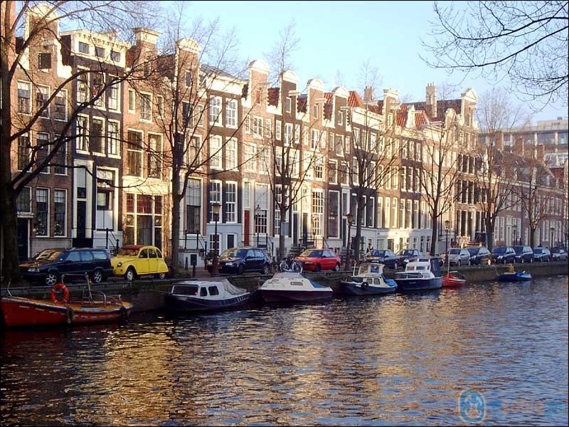 amsterdam-canal-4.jpg