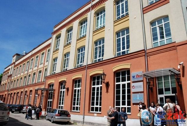 Centrum Nauki i Biznesu ŻAK Szkoła Policealna.jpg
