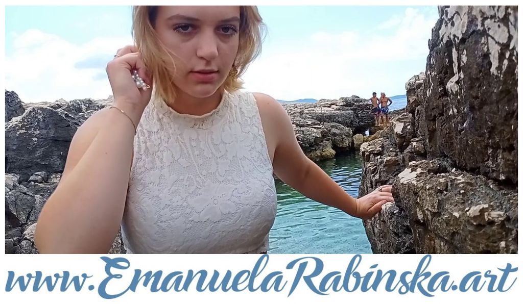 Komponistin_Emanuela_Rabinska_auf_den_Fotos_zum_Musikvideo_zum_Lied_Les_papillons.jpg