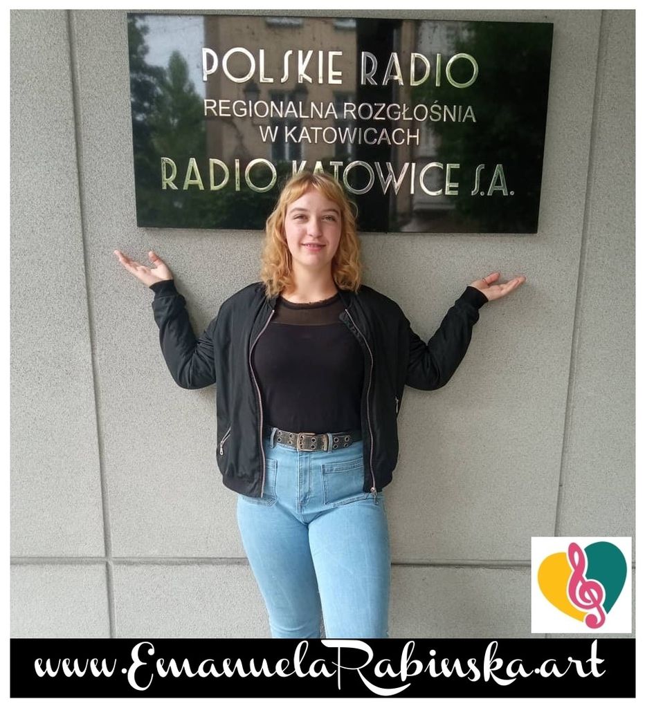 Kompozytorka_Emanuela_podczas_pracy_nad_najnowszym_utworem_muzycznym_Called_Angel_Radio_Katowice.jpg