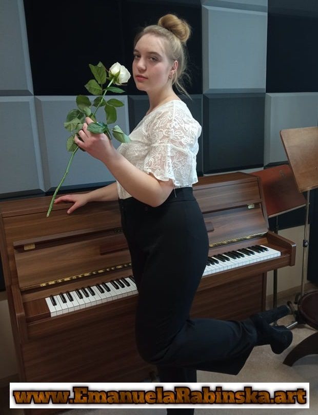 Pianistka_i_kompozytorka_Emanuela_Rabinska.jpg